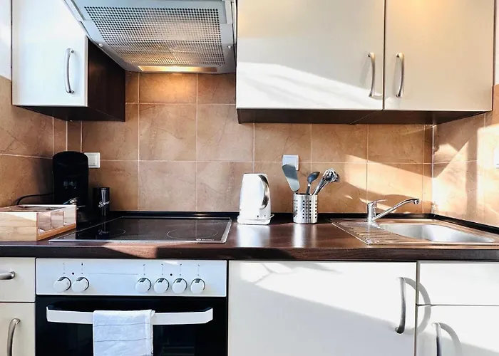 Parkblick Trio-14 Personen- 3 Wohneinheiten- 3 Kuechen- 3 Baeder-parkplatz- Waschmaschine Apartman